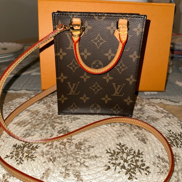 Louis Vuitton Brown and Gold Monogram Handbag - Picture 2 of 3